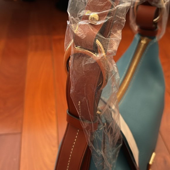 Dooney & Bourke Riley Hobo bag. - Picture 7 of 10